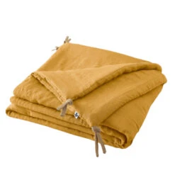 Couvre-lit à Nouettes Lin Lavé 21 Couvre-lit à Nouettes Lin Lavé -Magasin De Literie bout de lit jaune fonce fond blanc