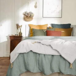 Couvre-lit à Nouettes Lin Lavé 27 Couvre-lit à Nouettes Lin Lavé -Magasin De Literie bout de lit lin blanc ambiance