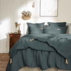 Couvre-lit à Nouettes Lin Lavé 28 Couvre-lit à Nouettes Lin Lavé -Magasin De Literie bout de lit lin gris ambiance