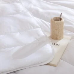 Couette Mi-saison éco Naturelle Enveloppe Coton Bio 350g Someo -Magasin De Literie couette coton bio someo zoom ambiance 1