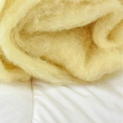 Couette Mi-saison Laine Vierge 400g 10 Couette Mi-saison Laine Vierge 400g -Magasin De Literie couette hana fond blanc 4