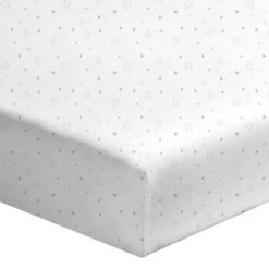 Lot De 2 Draps Housses Bébé En Jersey Bio Imprimés étoiles Et Cœurs Turquoise 15 Lot De 2 Draps Housses Bébé En Jersey Bio Imprimés étoiles Et Cœurs Turquoise -Magasin De Literie drap housse toiles coeurs zoom fond blanc