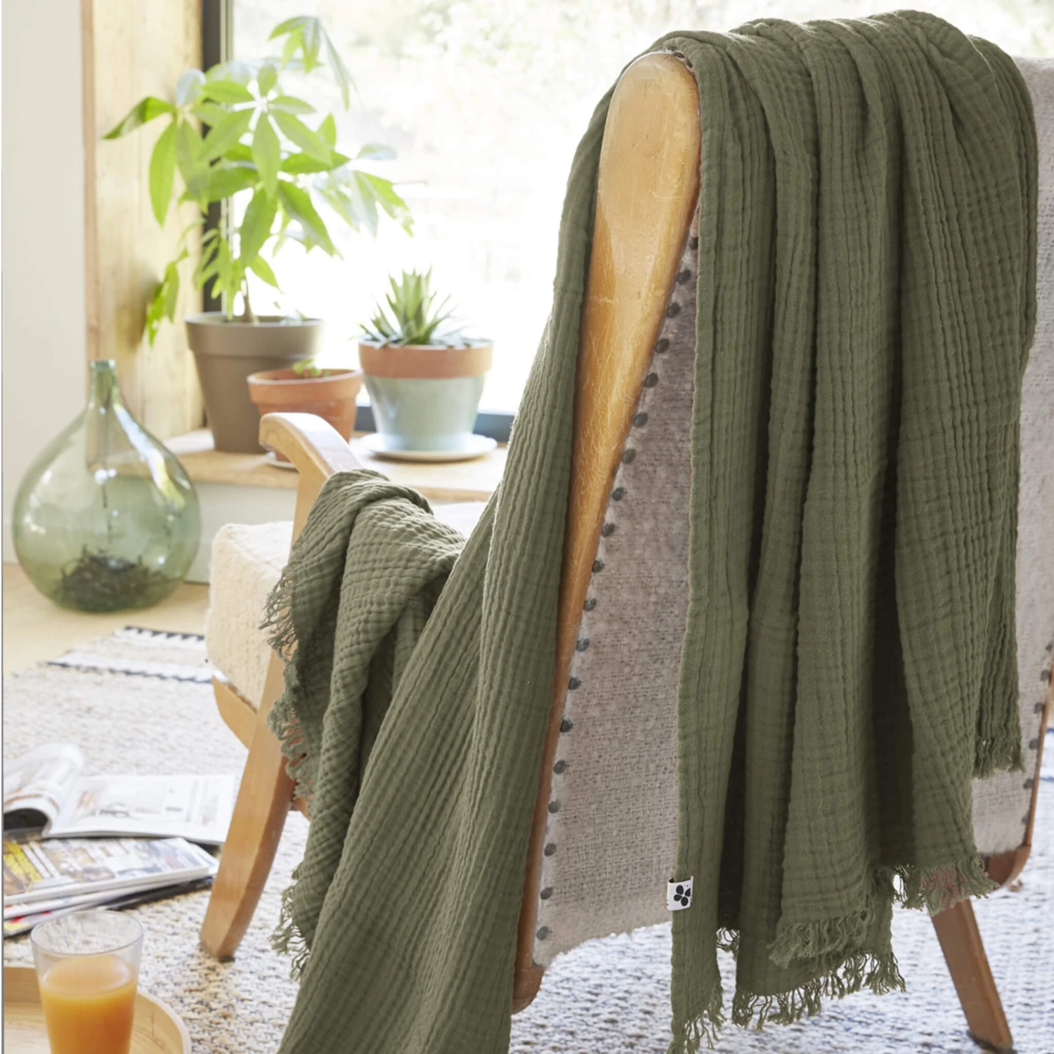 Plaid Gaze De Coton à Franges Kaki 6 Plaid Gaze De Coton à Franges Kaki – Image 4