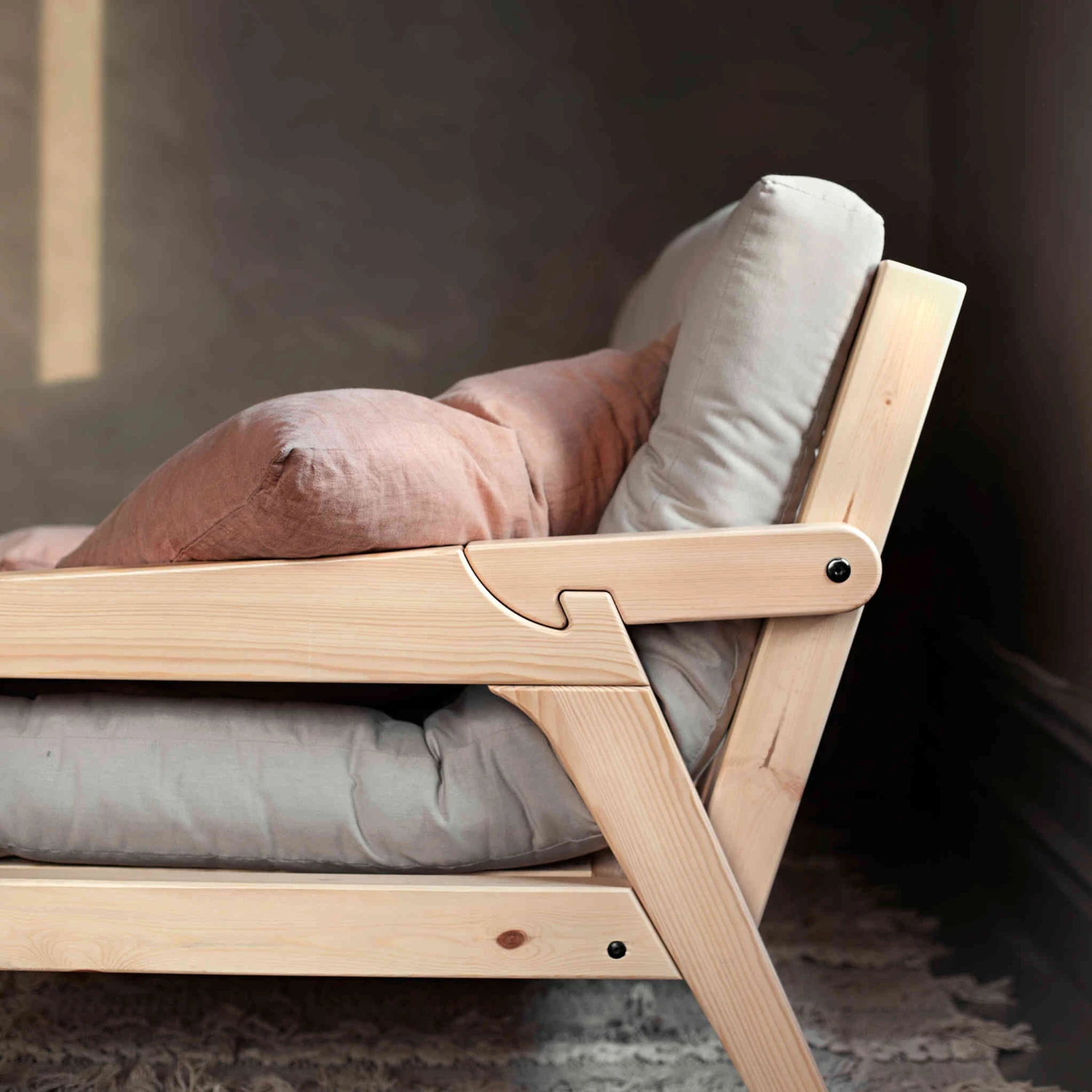 Banquette Ajustable GRAB En Pin Massif Naturel Avec Matelas Futon 130x190 7 Banquette Ajustable GRAB En Pin Massif Naturel Avec Matelas Futon 130x190 – Image 5