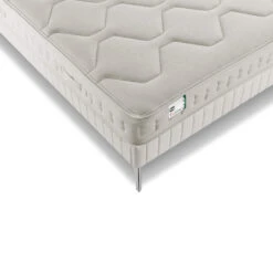Matelas Simmons Ressorts Ensachés, Mousse à Mémoire De Forme, Lin Et Fibres Recyclées F1rst FR.3 12 Matelas Simmons Ressorts Ensachés, Mousse à Mémoire De Forme, Lin Et Fibres Recyclées F1rst FR.3 -Magasin De Literie matelas simmons first3 zoom angle fond blanc