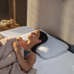 Oreiller Tempur Symphony SmartCool 15 Oreiller Tempur Symphony SmartCool -Magasin De Literie oreiller tempur symphony smartcool ambiance 1