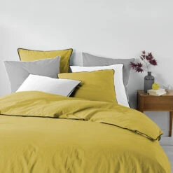 Parure De Lit Coton Lavé Linette Jaune 9 Parure De Lit Coton Lavé Linette Jaune -Magasin De Literie parure linette jaune ambiance zoom