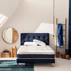 Ensemble Matelas Ressorts Et Mémoire De Forme, Sommier, Pieds, Tête De Lit, Couette Et Oreiller Rêve 600 - SOMEO -Magasin De Literie reve 600 ambiance 4