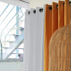 Rideau à œillets En Lin Lavé 140x250 -Magasin De Literie rideau lin oeillets blanc ambiance