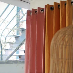 Rideau à œillets En Lin Lavé 140x250 -Magasin De Literie rideau lin oeillets miel ambiance