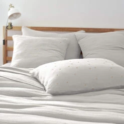 Taie D'oreiller à Pois Brodés Double Gaze De Coton Gris 8 Taie D'oreiller à Pois Brodés Double Gaze De Coton Gris -Magasin De Literie to chic gris ambiance