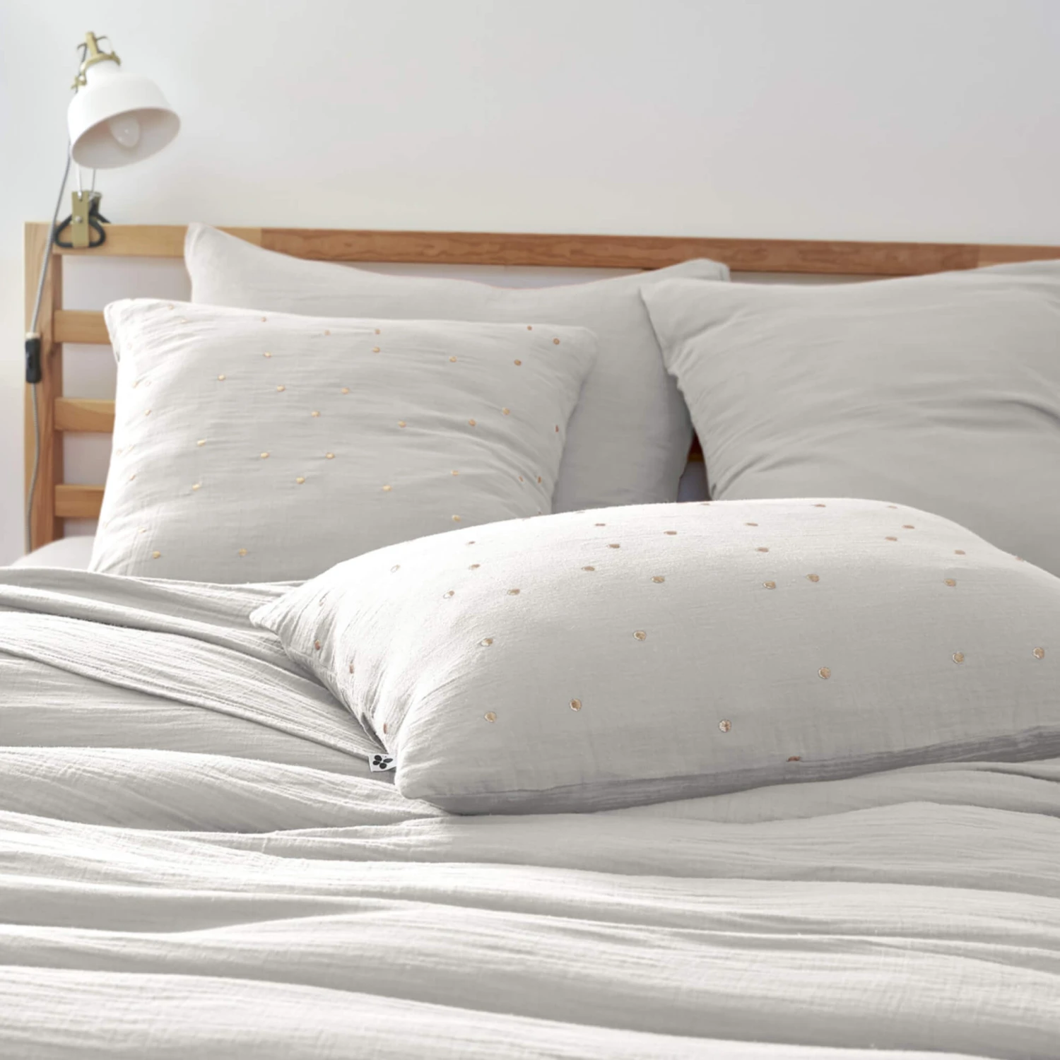 Taie D'oreiller à Pois Brodés Double Gaze De Coton Gris 5 Taie D'oreiller à Pois Brodés Double Gaze De Coton Gris – Image 3