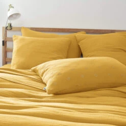 Taie D'oreiller Brodée Double Gaze De Coton Jaune Safran 8 Taie D'oreiller Brodée Double Gaze De Coton Jaune Safran -Magasin De Literie to boho jaune safran ambiance