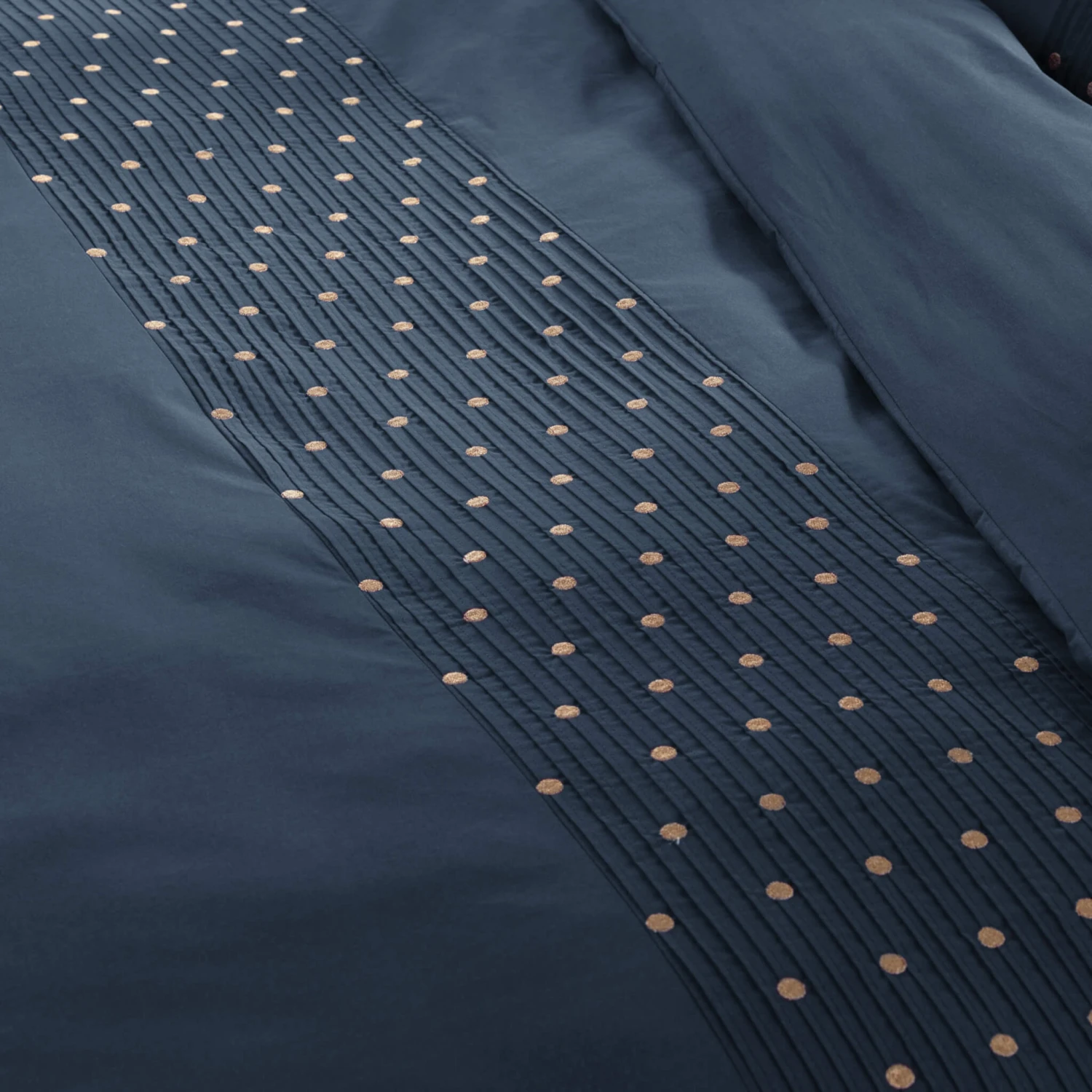 Parure De Lit Brodée Plis Religieuses Marine 5 Parure De Lit Brodée Plis Religieuses Marine – Image 3