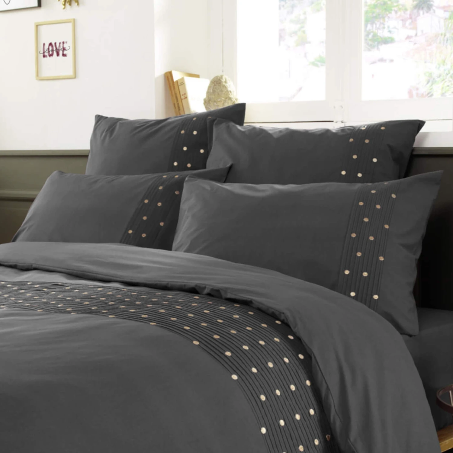 Taie D'oreiller Brodée Plis Religieuses Anthracite 5 Taie D'oreiller Brodée Plis Religieuses Anthracite – Image 3